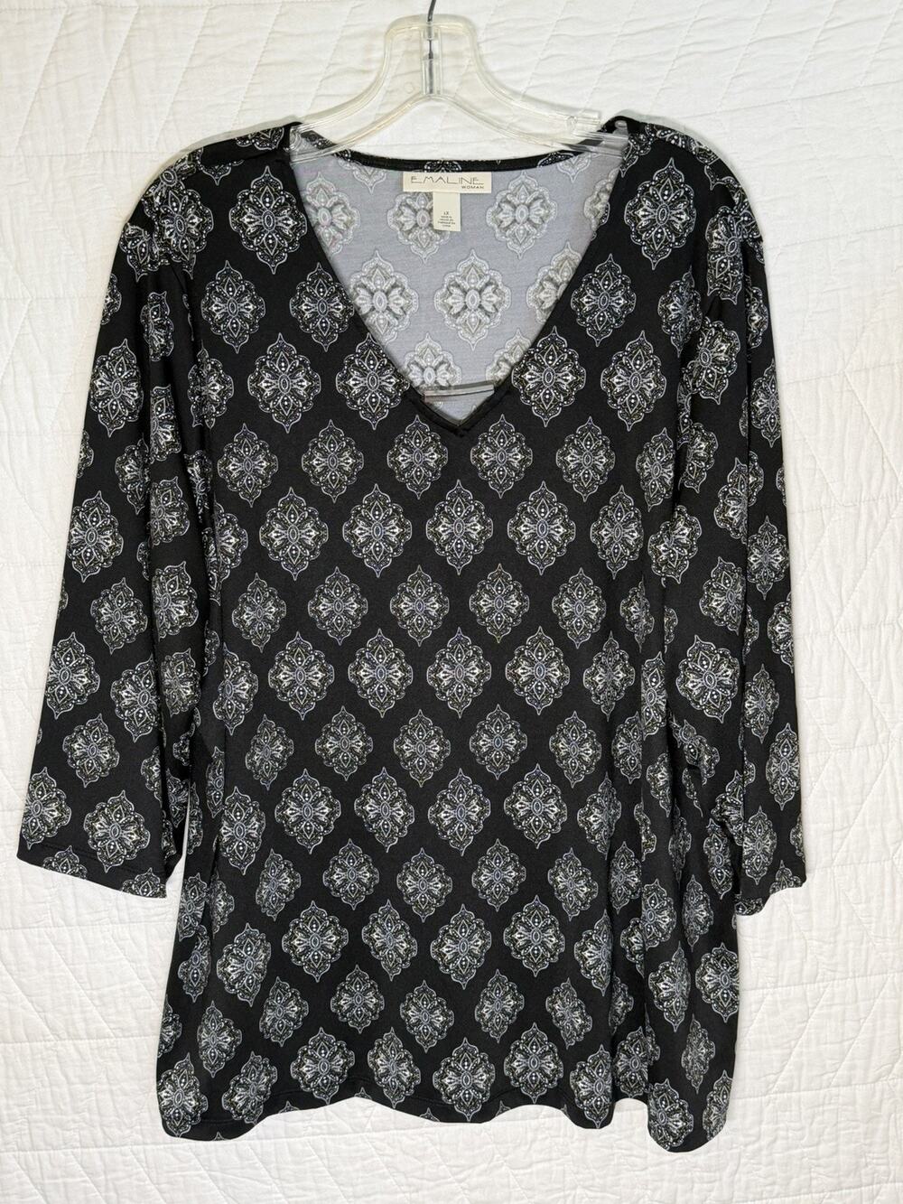 Emaline Woman Top blouse geometric Black vneck 3/4 sleeves size 1x